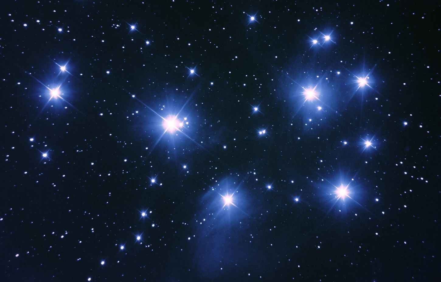 Плотно звезды. Созвездие Плеяд Созвездие Плеяды. Плеяда Созвездие 7 сестёр. Звезда атлас Плеяды. Альциона звезда в созвездии.